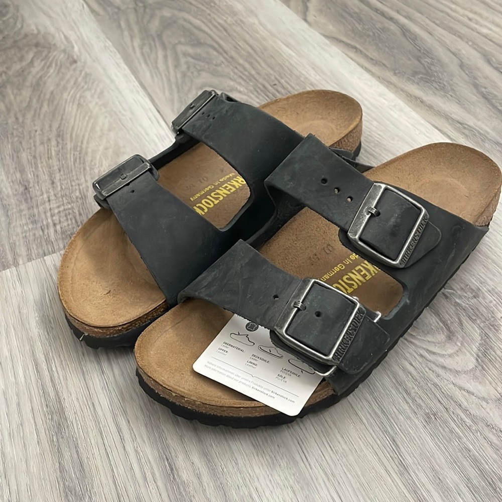 NWT- Birkenstock Arizona Slide